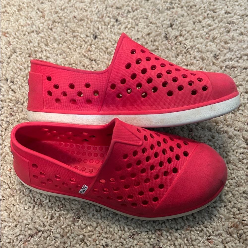 Red kids Tom’s size 11